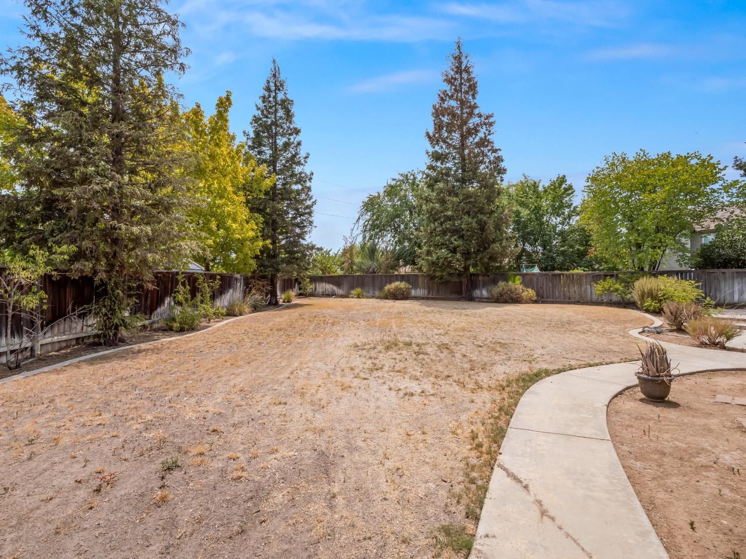 11073 E Le Conte Pass Ct, Clovis, CA 93619