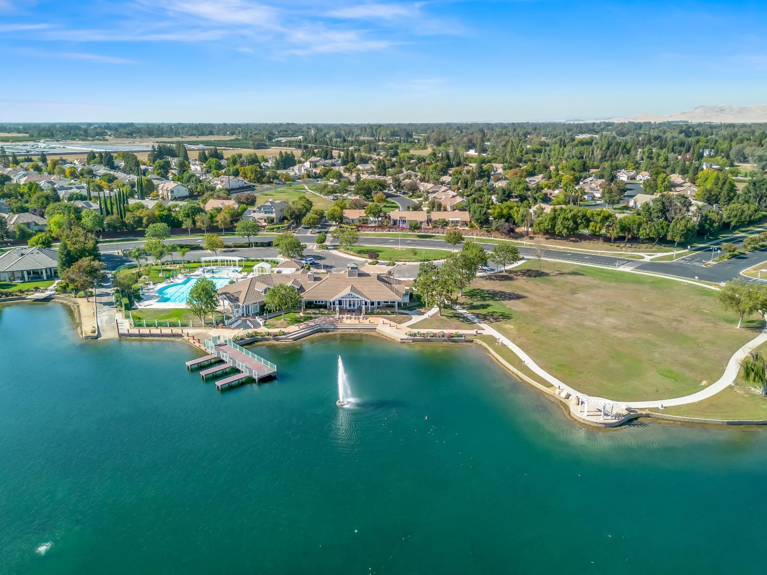 11073 E Le Conte Pass Ct, Clovis, CA 93619