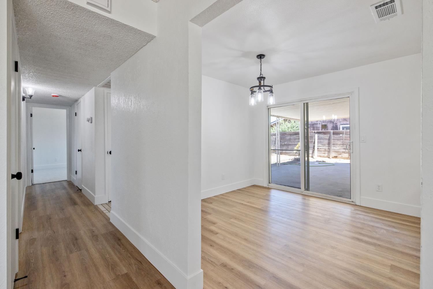 587 Sunset St, Kingsburg, CA 93631