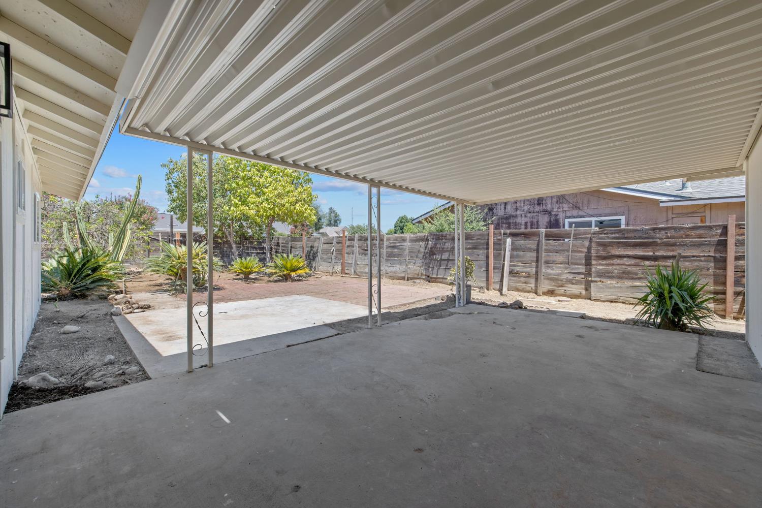 587 Sunset St, Kingsburg, CA 93631