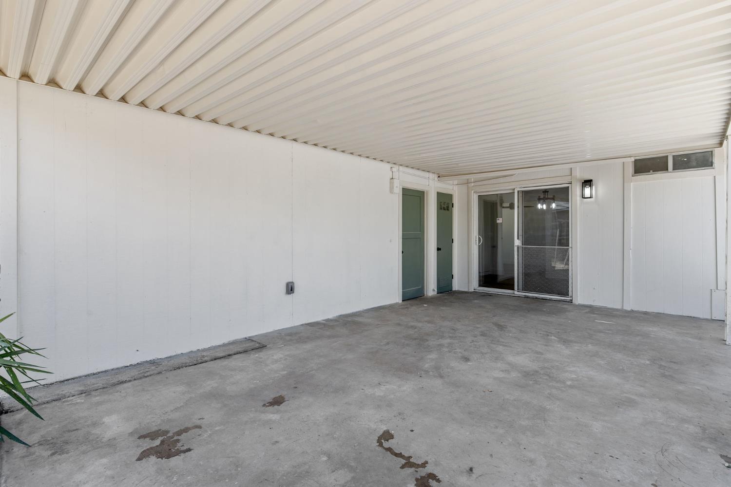 587 Sunset St, Kingsburg, CA 93631