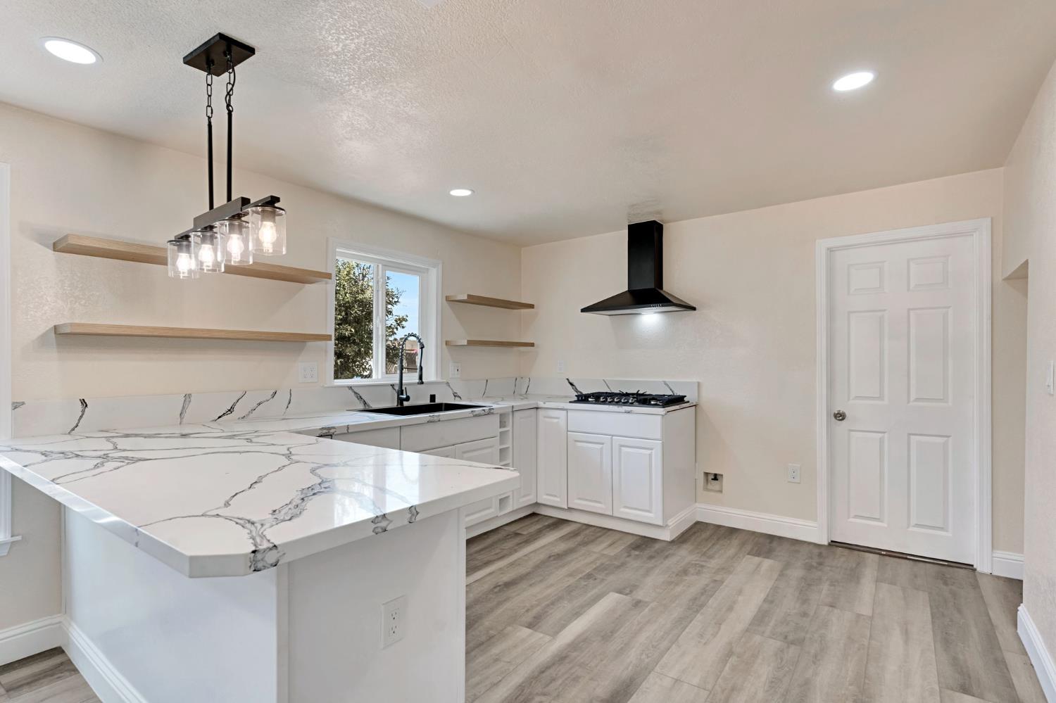 15760 Raymond Rd, Madera, CA 93638
