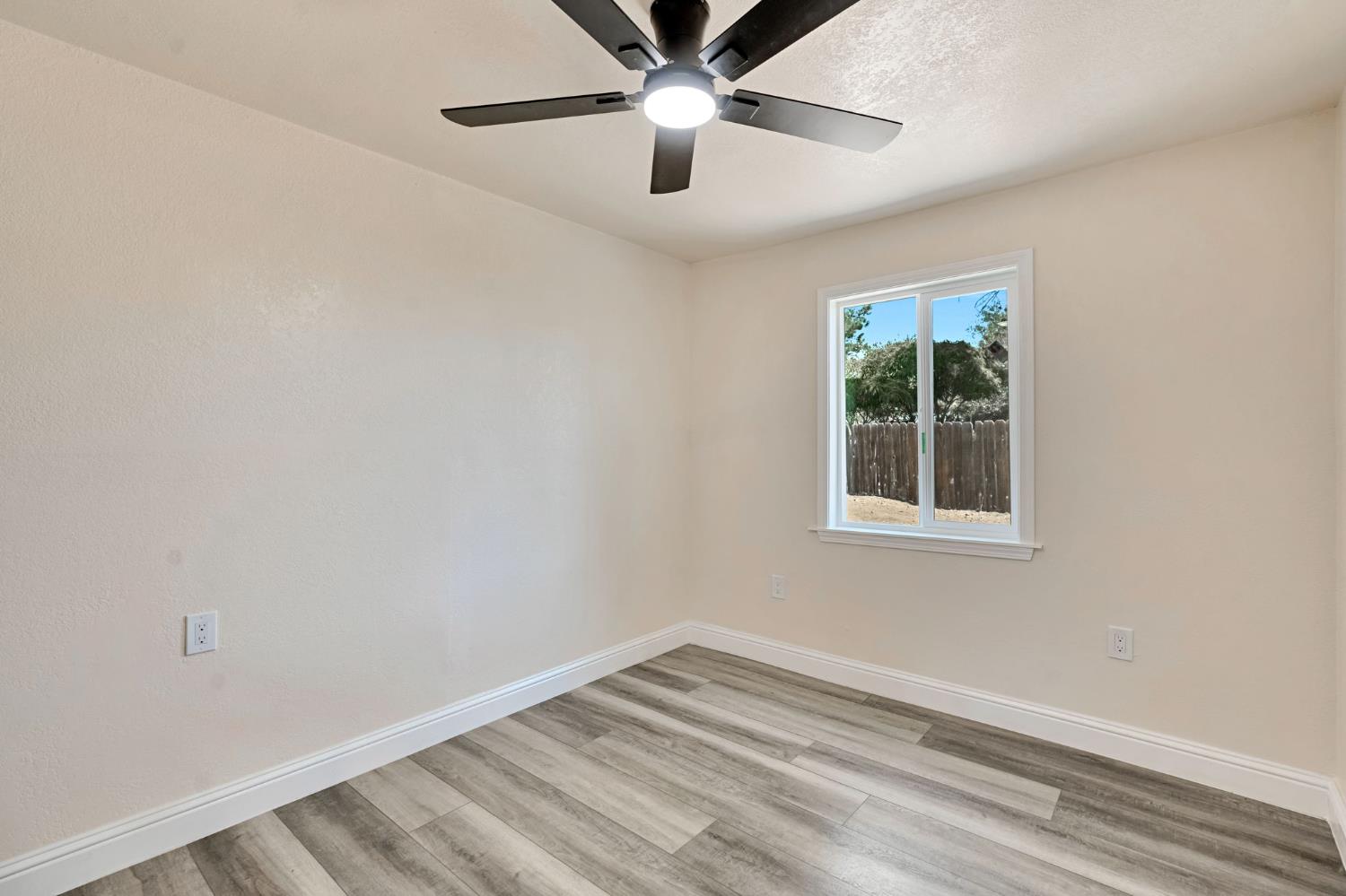 15760 Raymond Rd, Madera, CA 93638