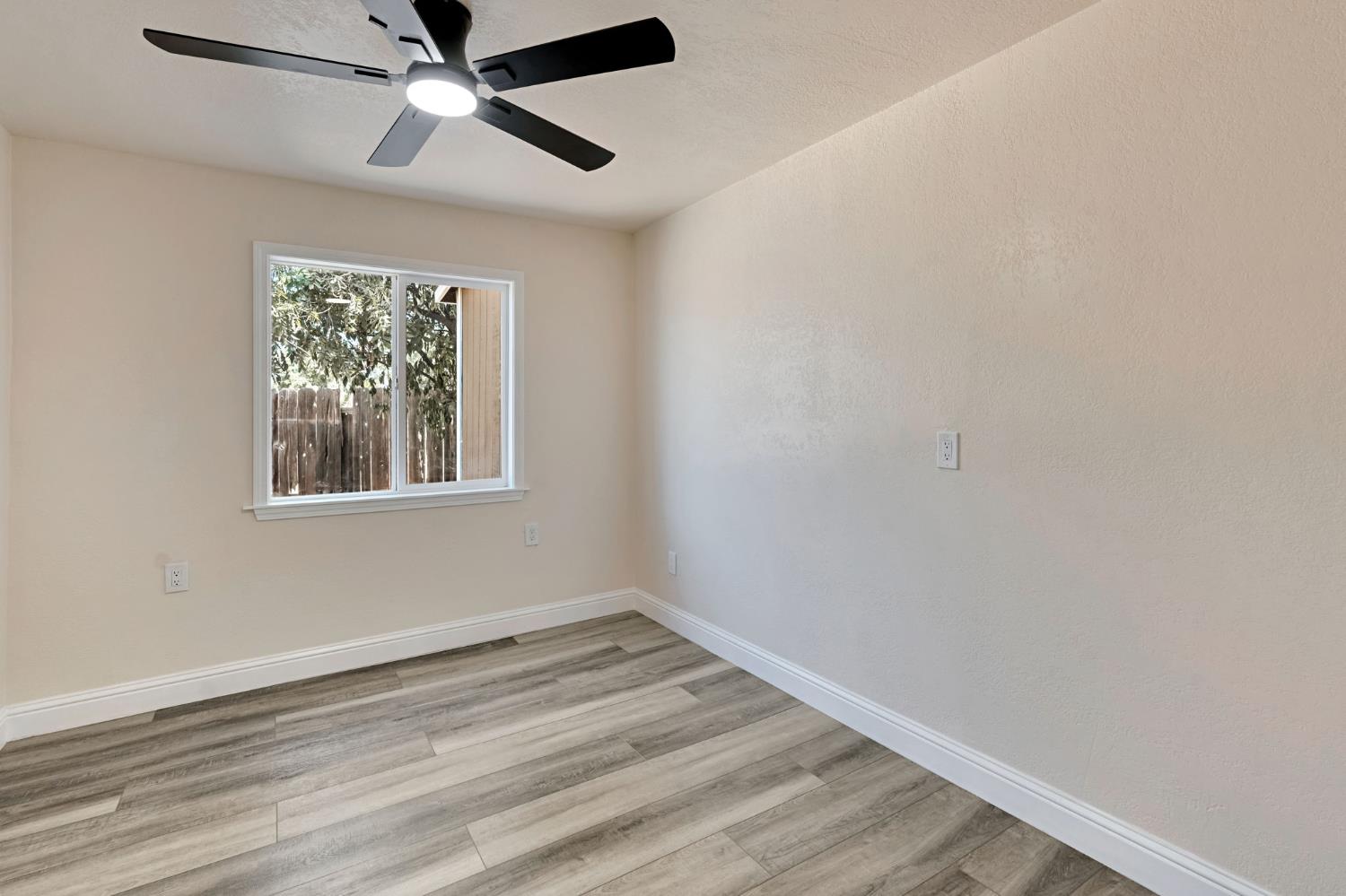15760 Raymond Rd, Madera, CA 93638