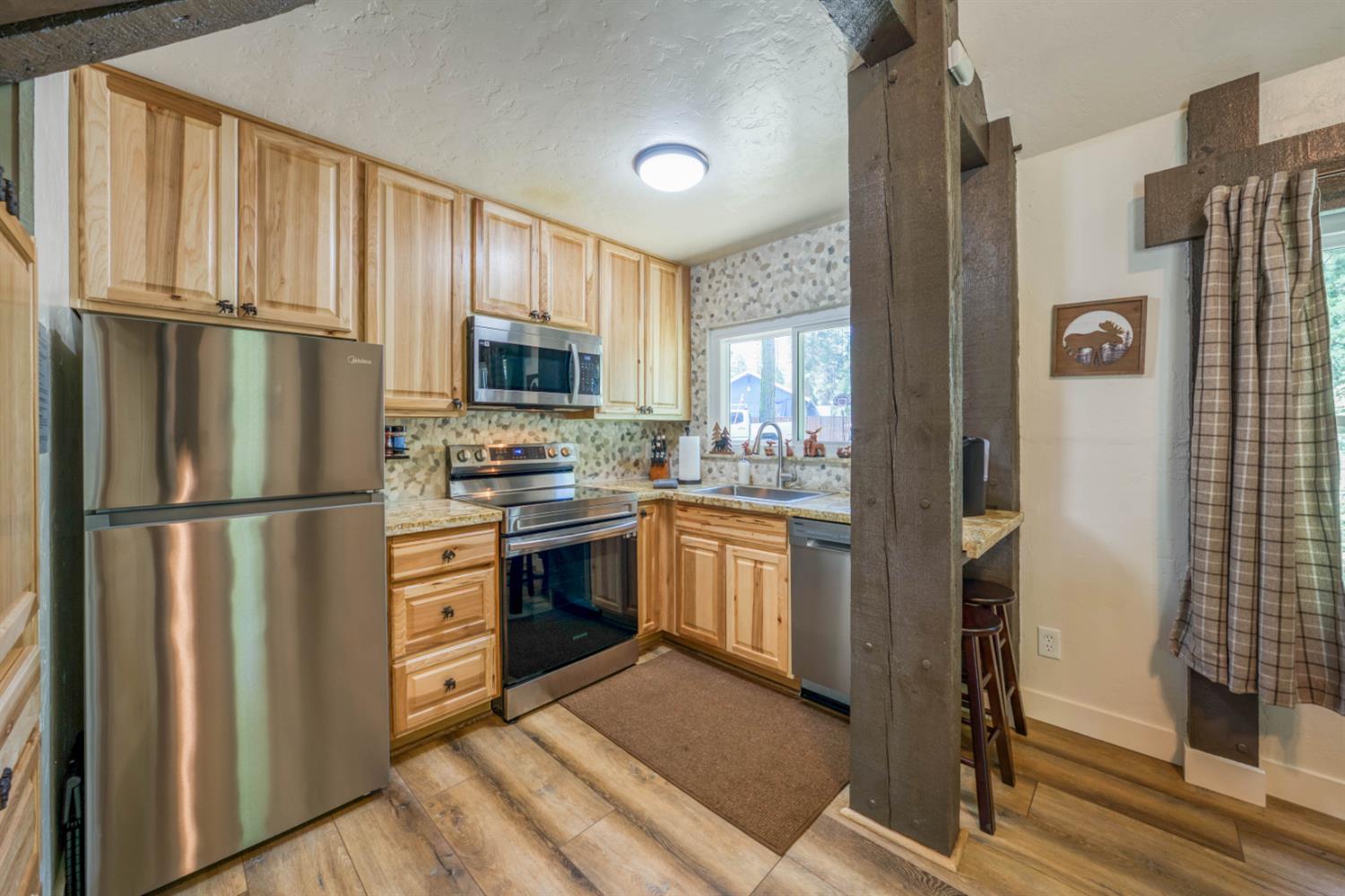 41621 Dinkey Creek Rd, Shaver Lake, CA 93664
