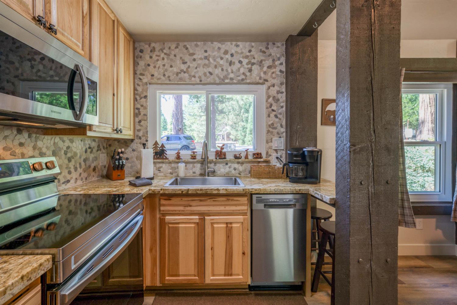 41621 Dinkey Creek Rd, Shaver Lake, CA 93664