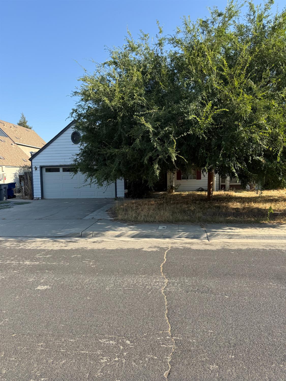 833 Burlingame Ave, Clovis, CA 93612