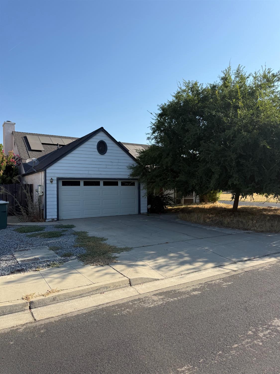 833 Burlingame Ave, Clovis, CA 93612