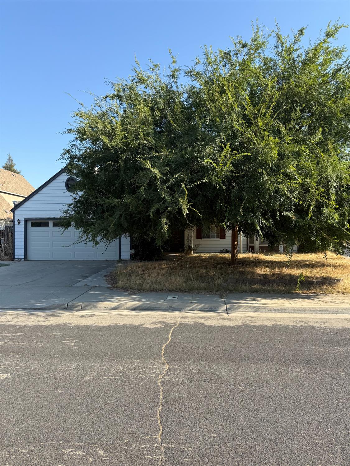 833 Burlingame Ave, Clovis, CA 93612