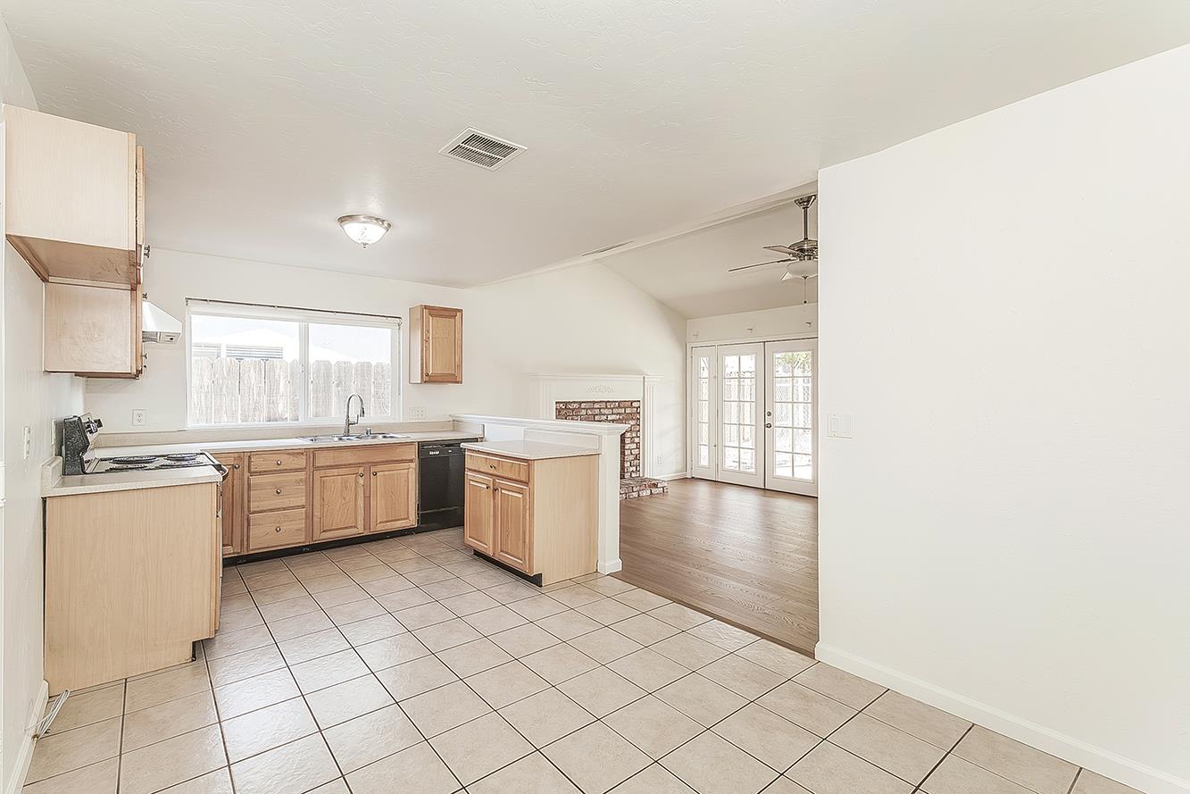 3075 Anderson Ave, Clovis, CA 93612