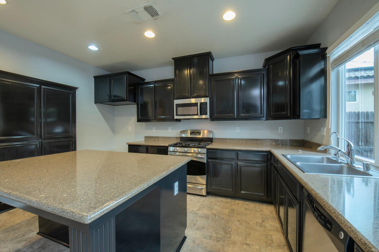 3172 N Hornet Ave, Fresno, CA 93737
