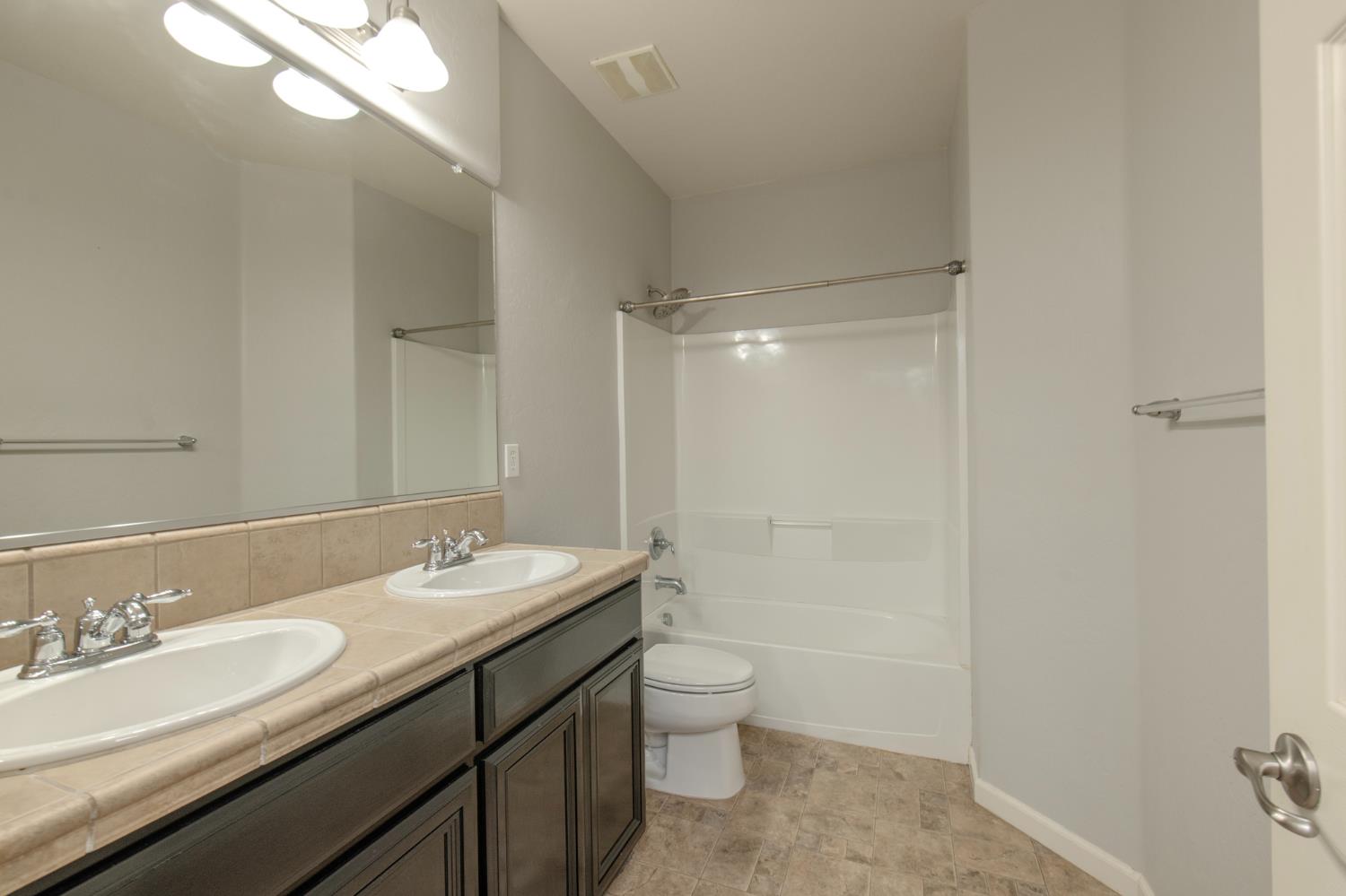 3172 N Hornet Ave, Fresno, CA 93737