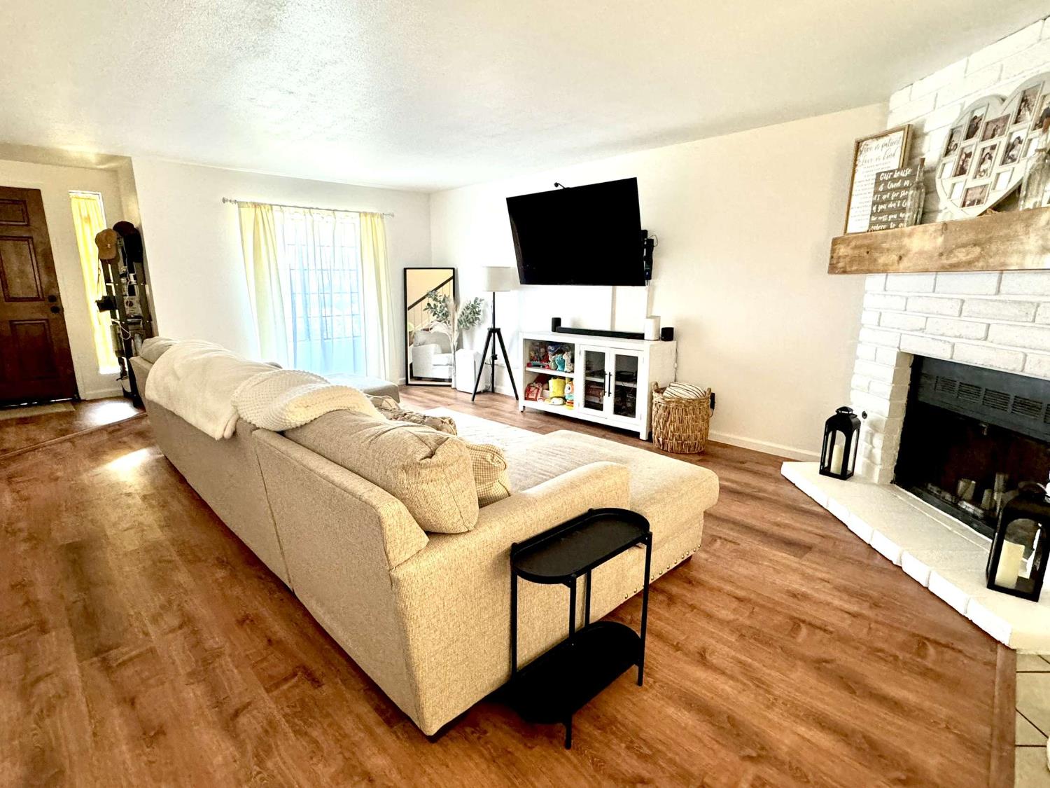 4718 E Alamos Ave #101, Fresno, CA 93726