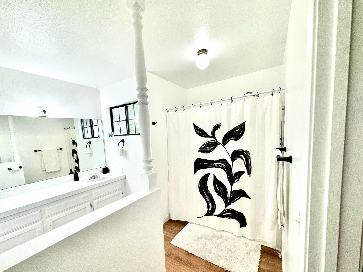 4718 E Alamos Ave #101, Fresno, CA 93726
