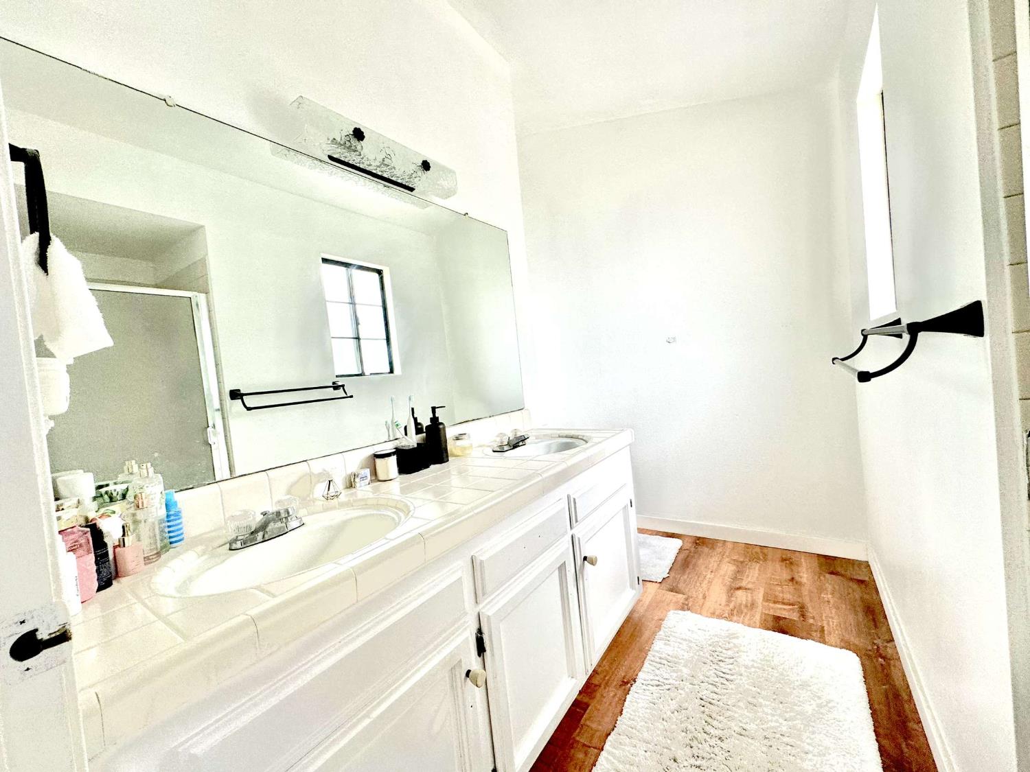 4718 E Alamos Ave #101, Fresno, CA 93726