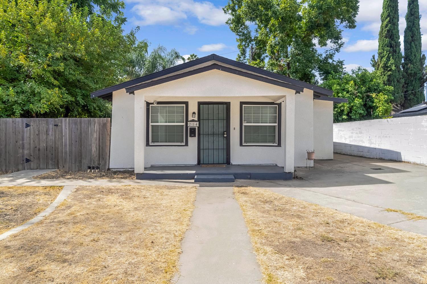 214 E Pine Ave, Fresno, CA 93728