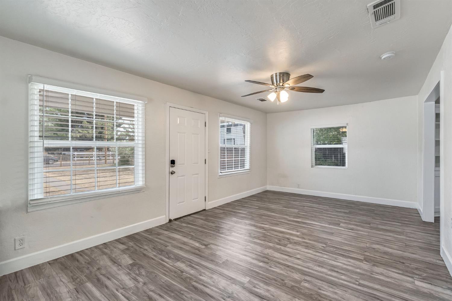 214 E Pine Ave, Fresno, CA 93728
