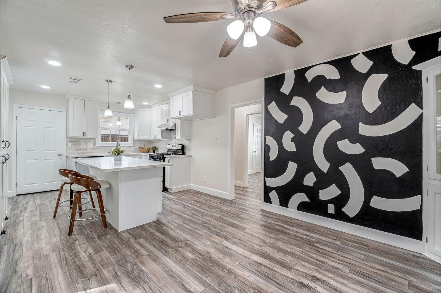 214 E Pine Ave, Fresno, CA 93728