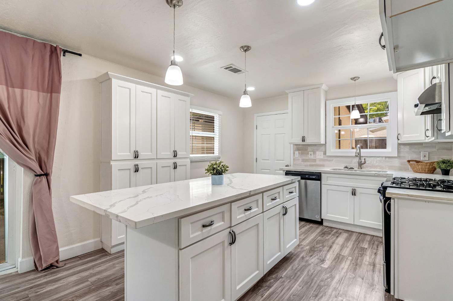 214 E Pine Ave, Fresno, CA 93728