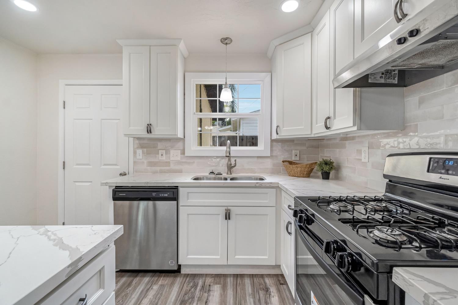 214 E Pine Ave, Fresno, CA 93728