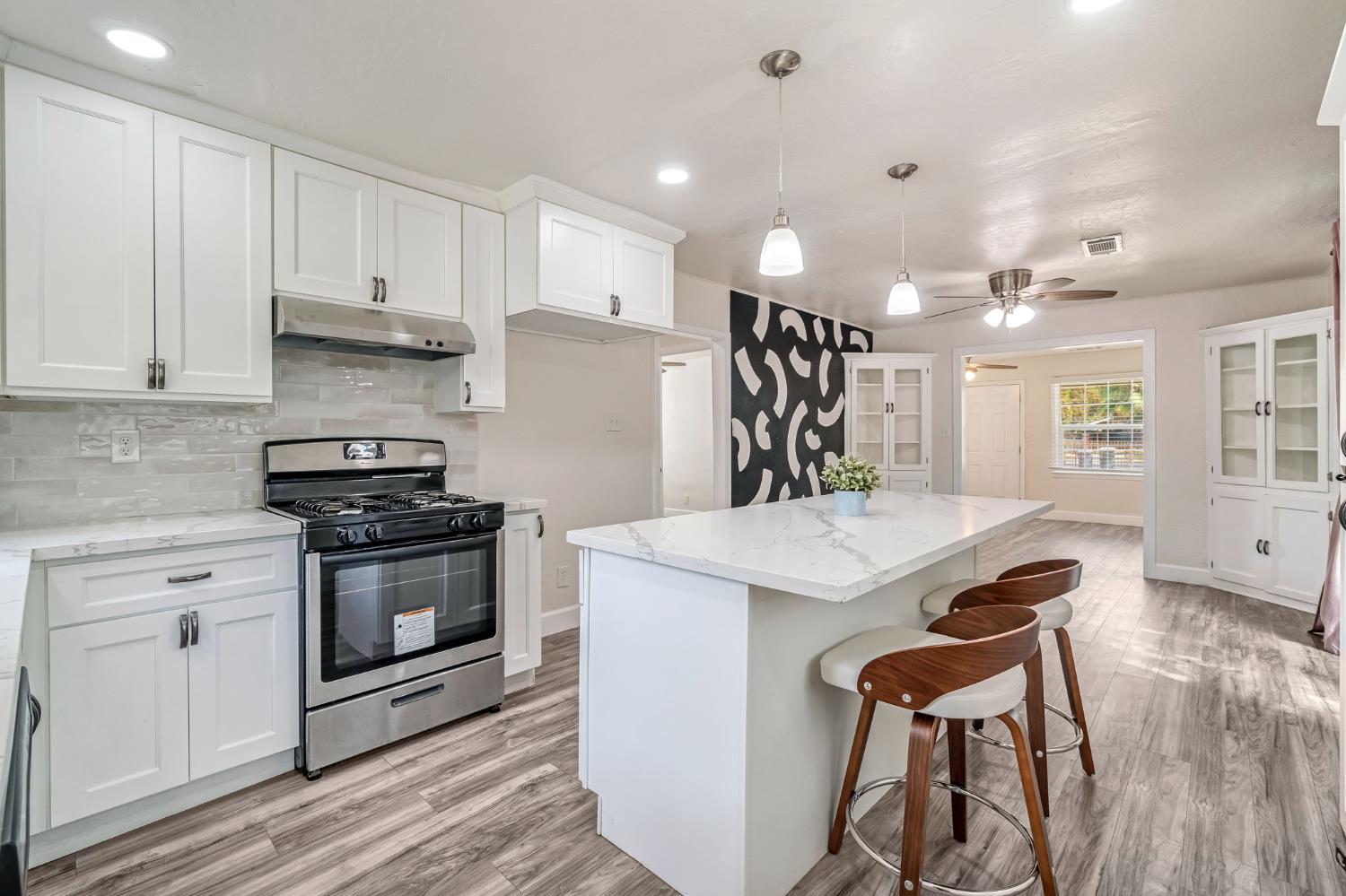 214 E Pine Ave, Fresno, CA 93728