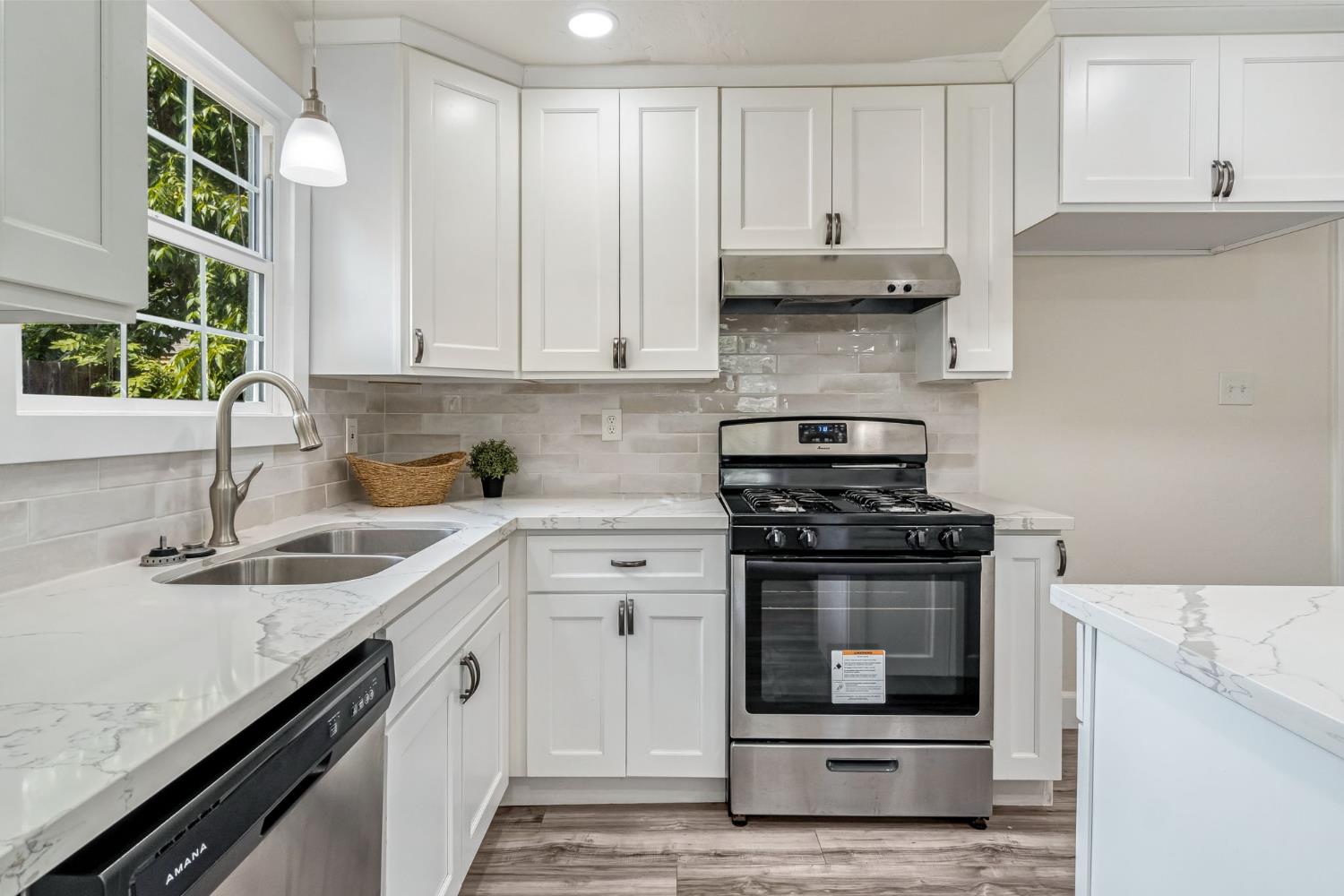 214 E Pine Ave, Fresno, CA 93728