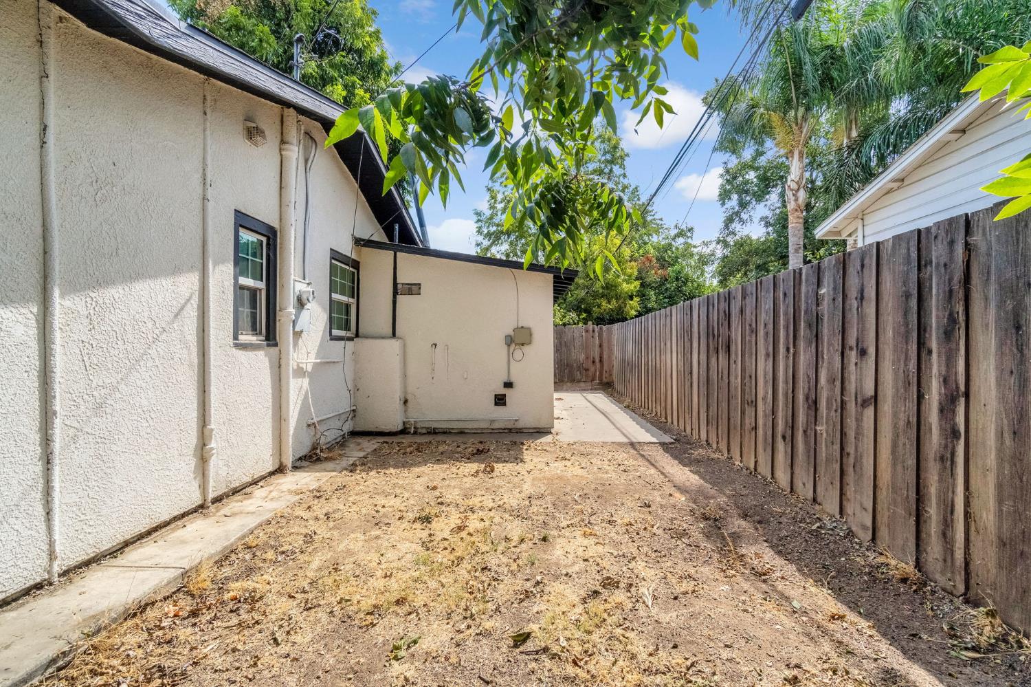 214 E Pine Ave, Fresno, CA 93728