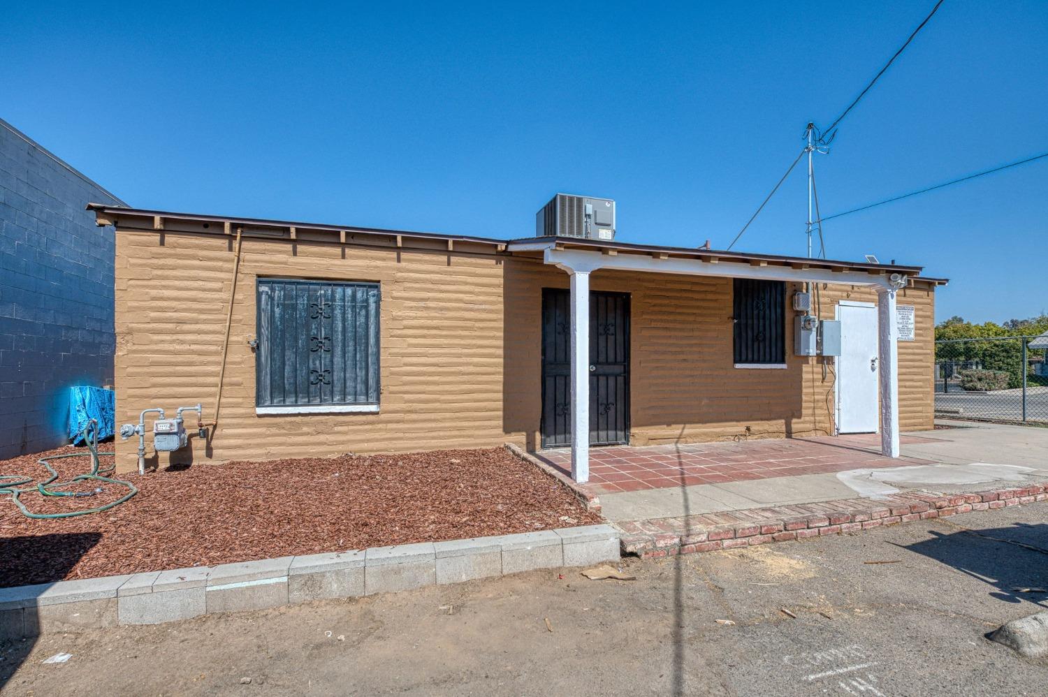 332 E Shields Ave, Fresno, CA 93704