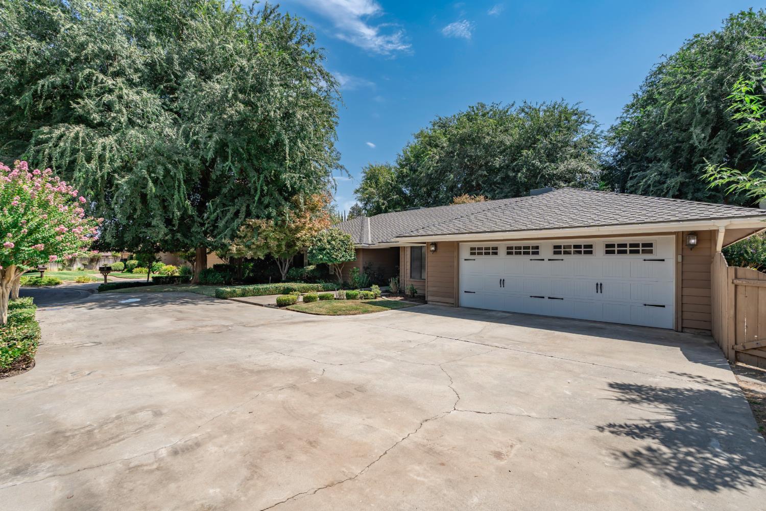 708 Chateau Pl, Madera, CA 93637