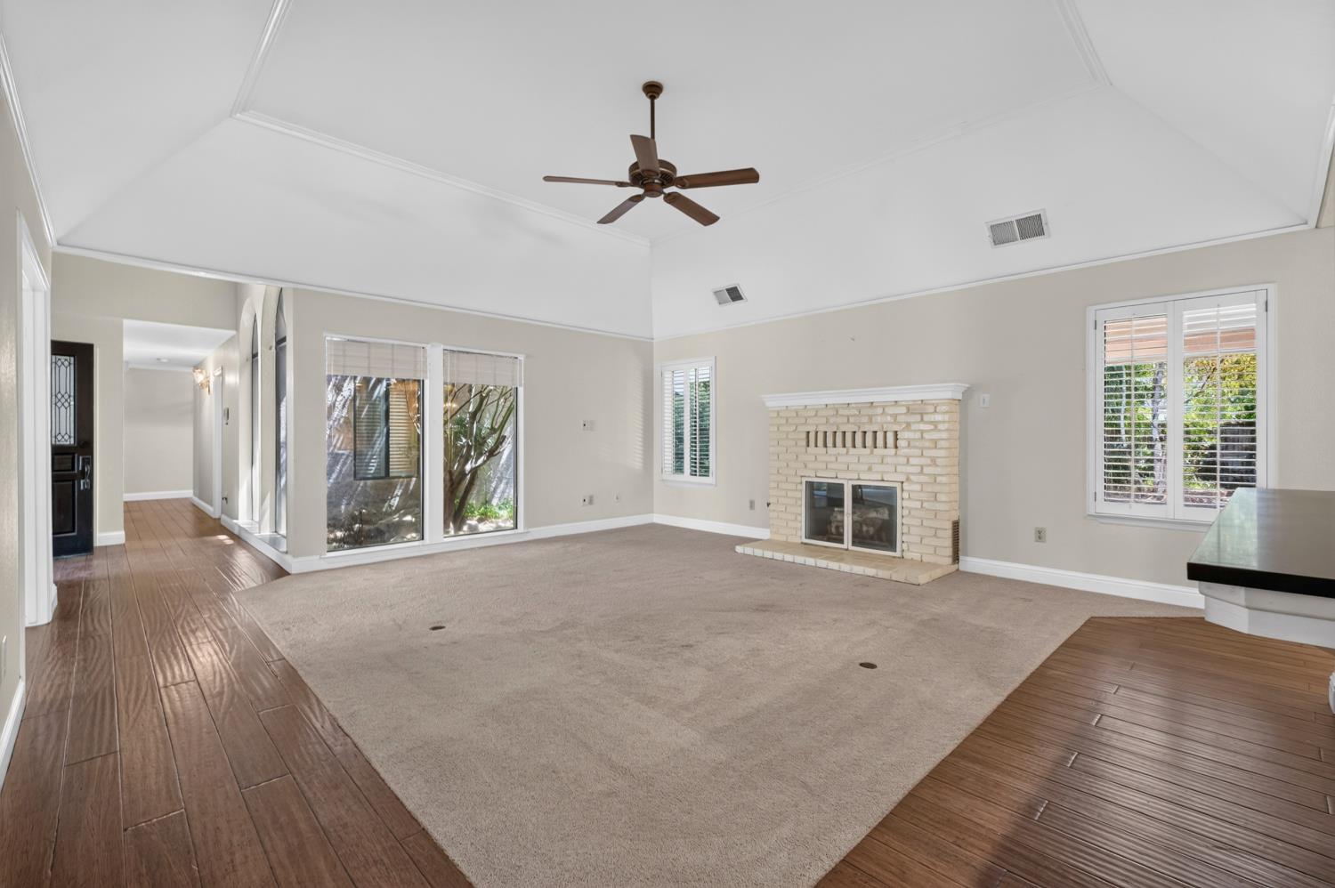 708 Chateau Pl, Madera, CA 93637
