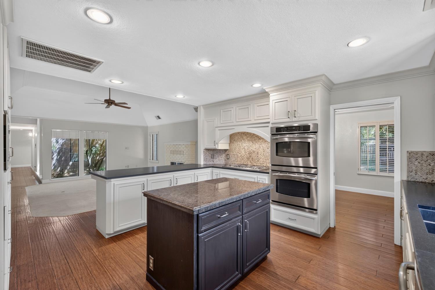 708 Chateau Pl, Madera, CA 93637
