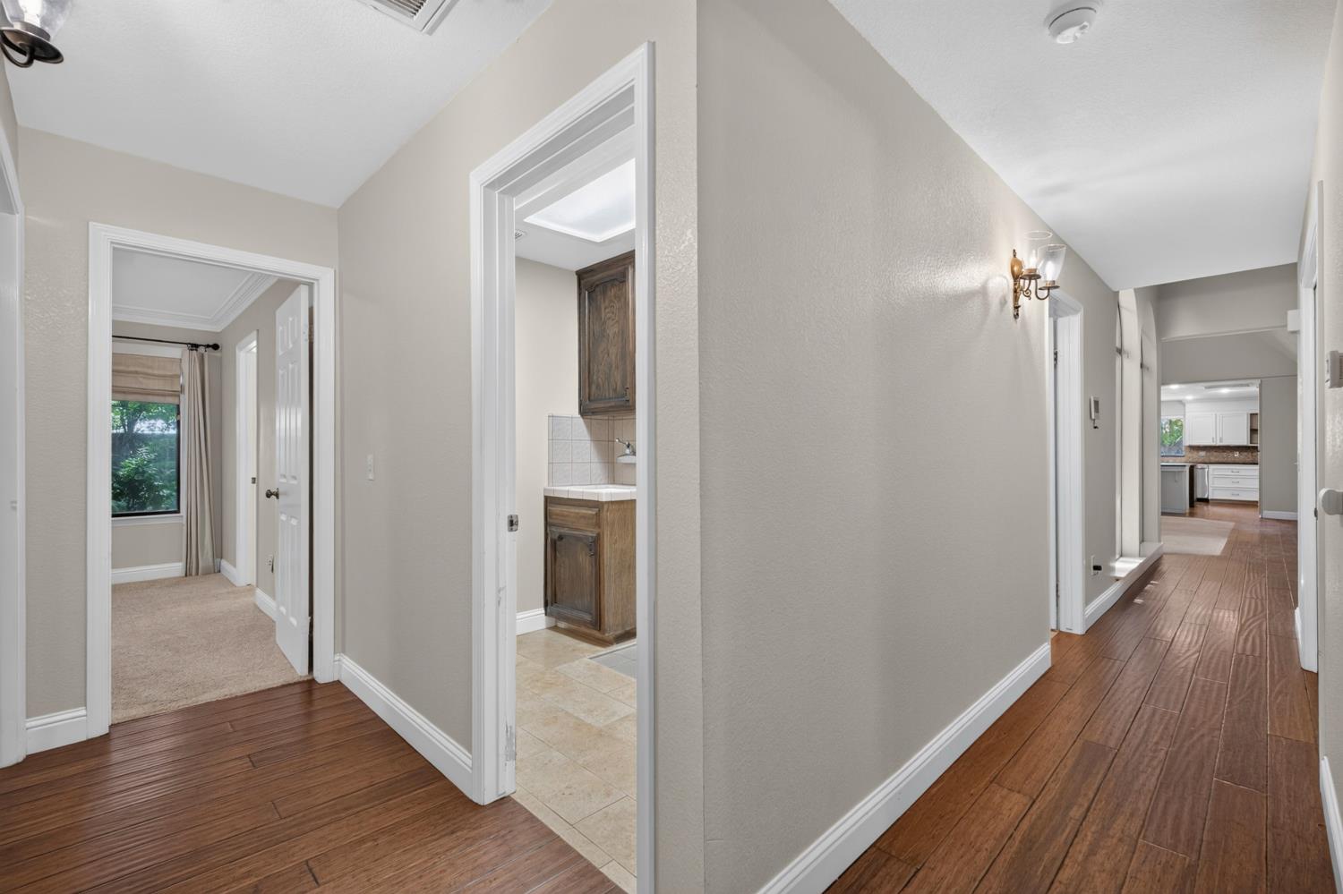 708 Chateau Pl, Madera, CA 93637