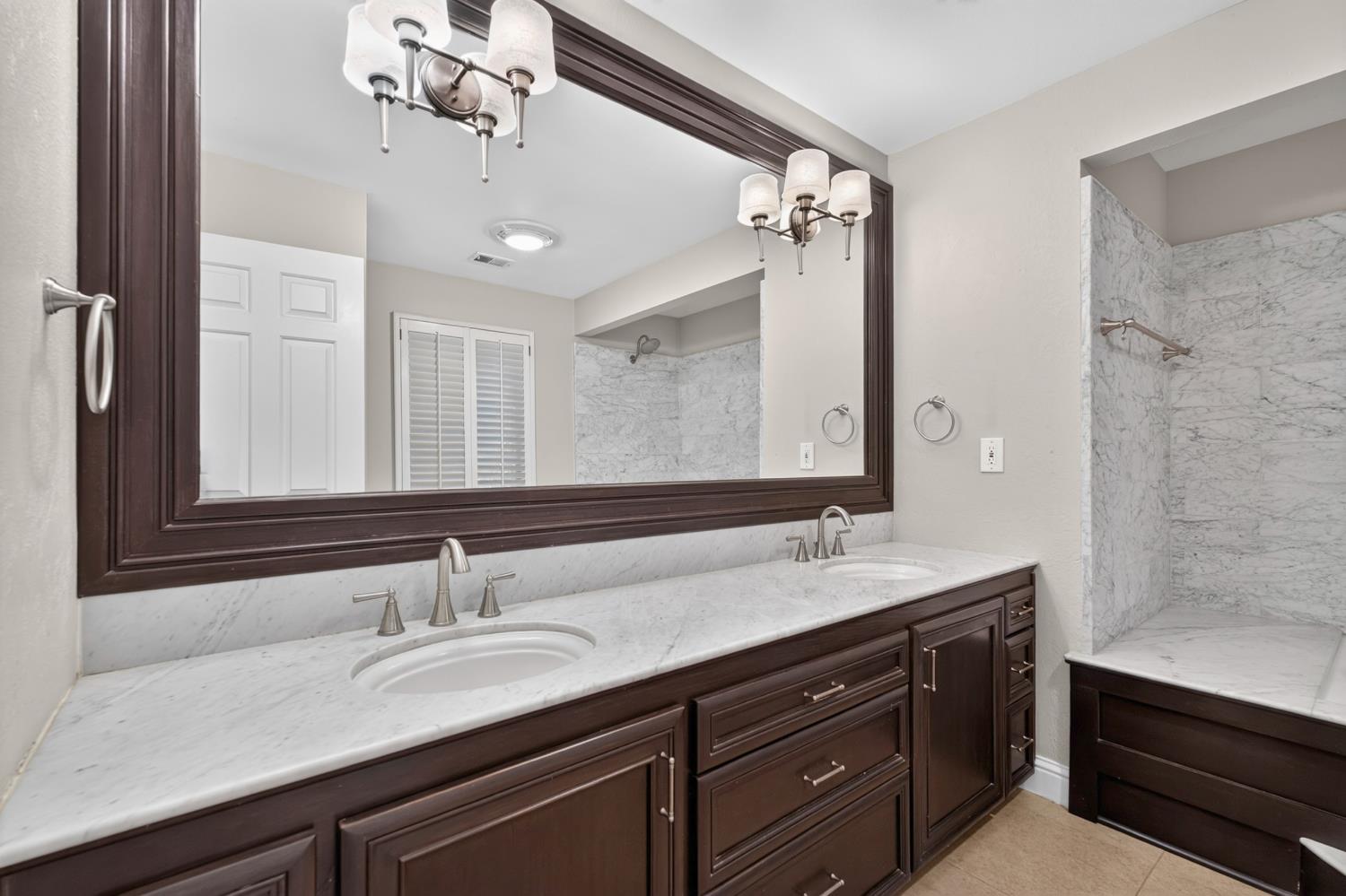 708 Chateau Pl, Madera, CA 93637