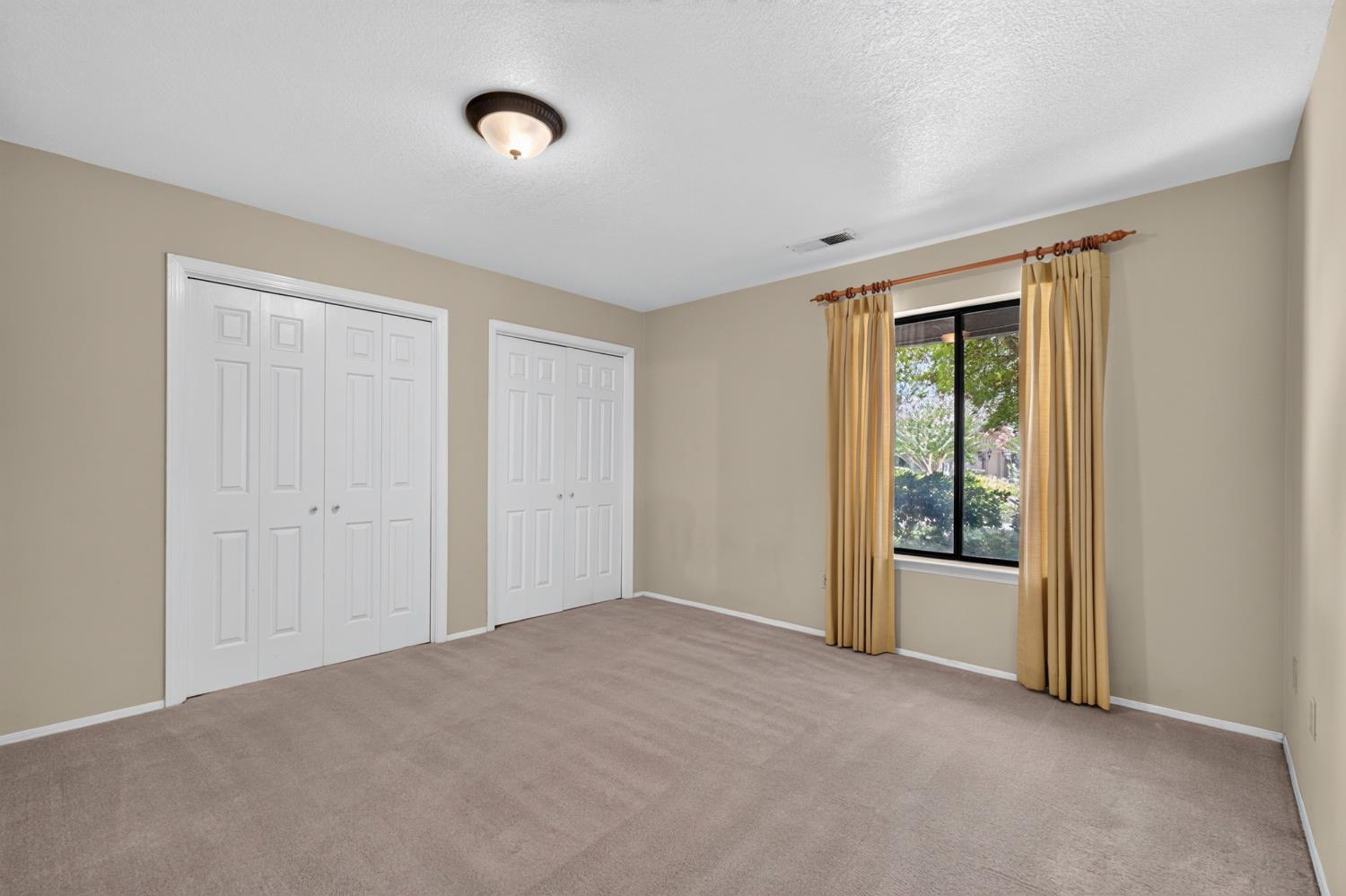 708 Chateau Pl, Madera, CA 93637