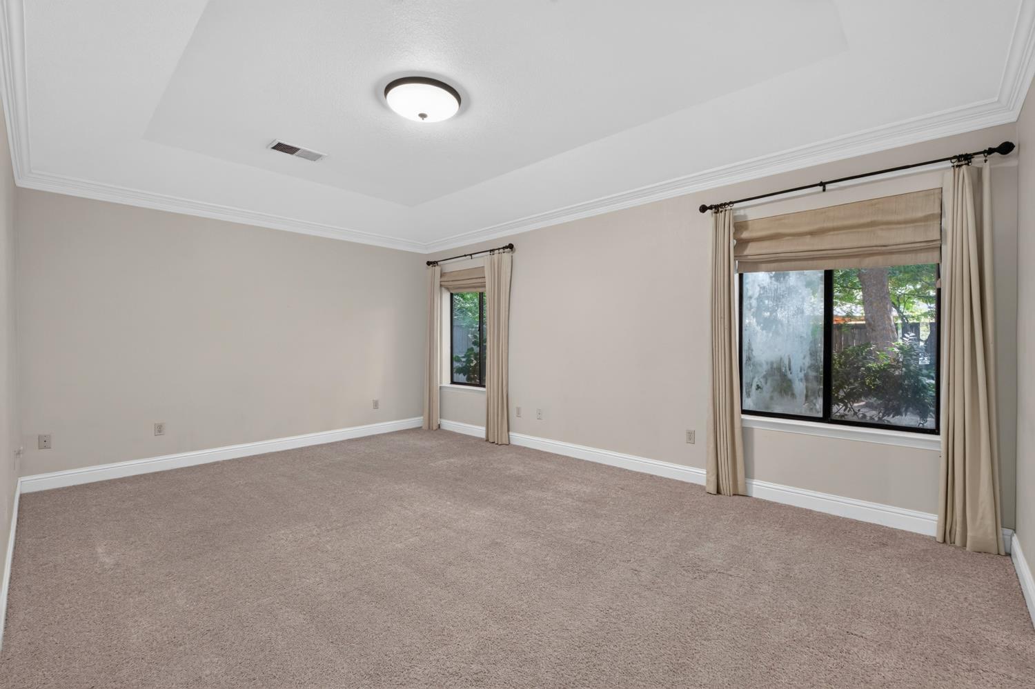 708 Chateau Pl, Madera, CA 93637