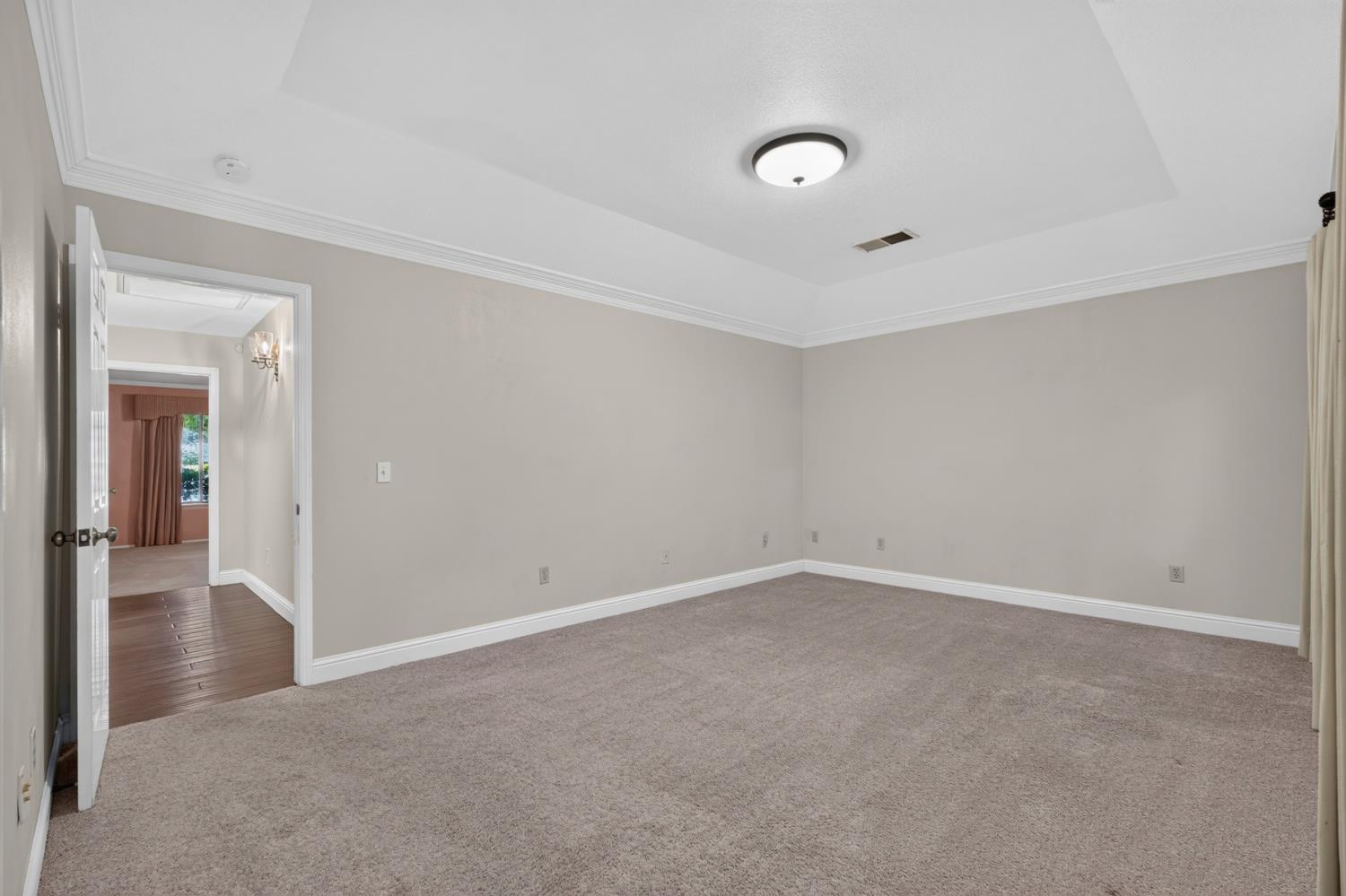 708 Chateau Pl, Madera, CA 93637