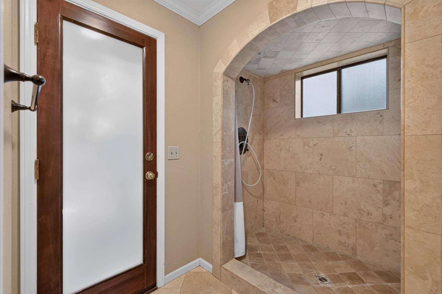 708 Chateau Pl, Madera, CA 93637