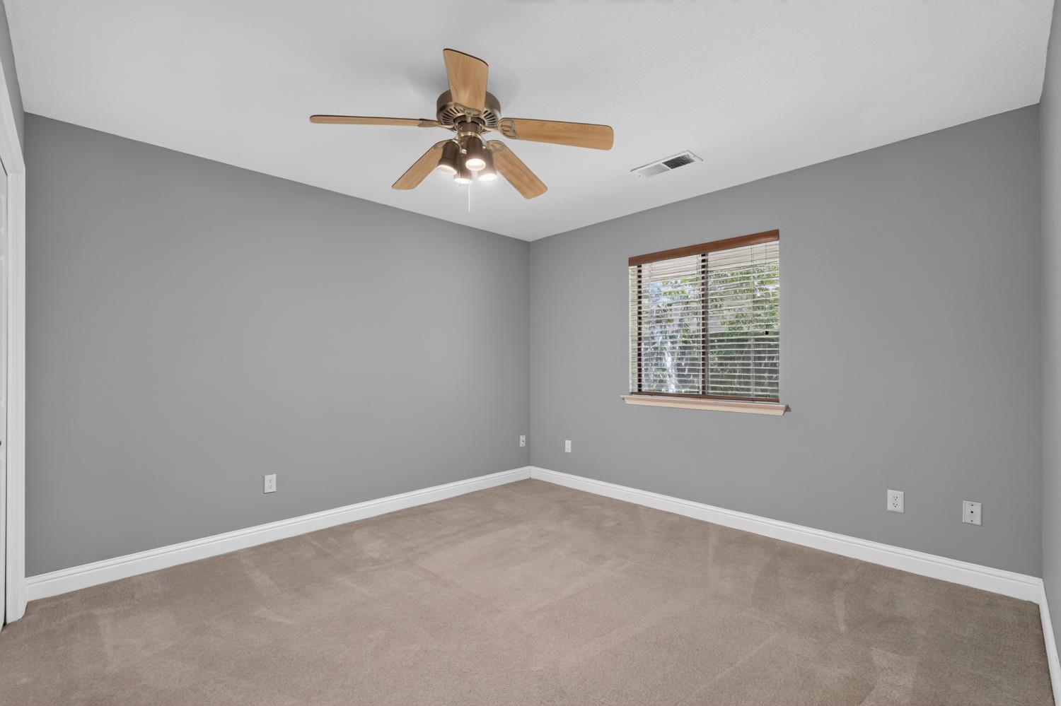 708 Chateau Pl, Madera, CA 93637