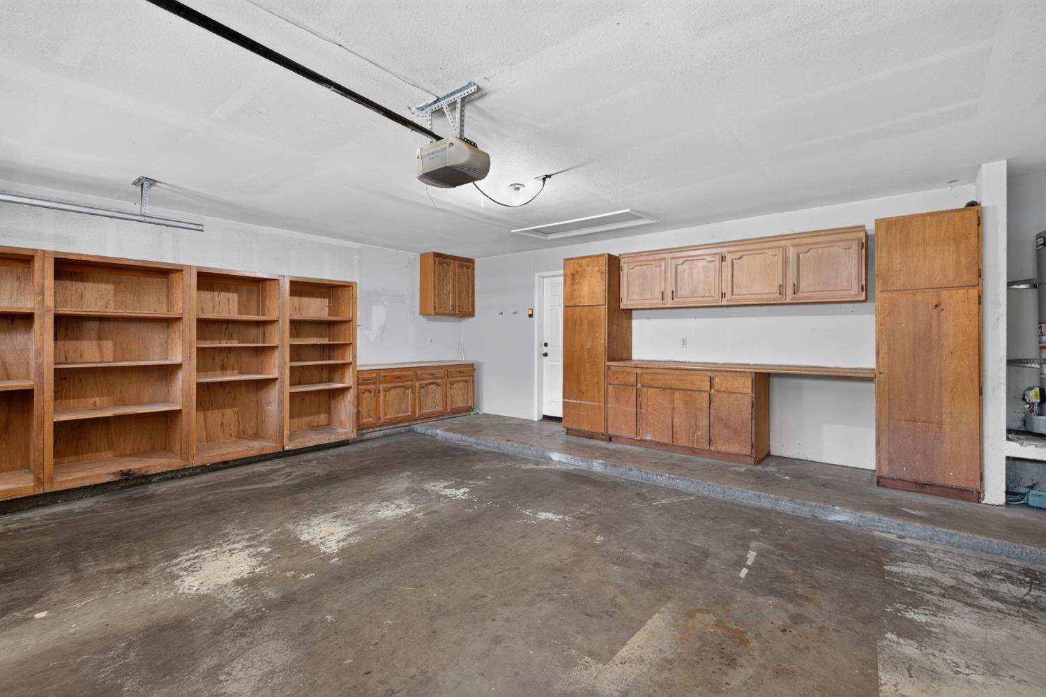 708 Chateau Pl, Madera, CA 93637