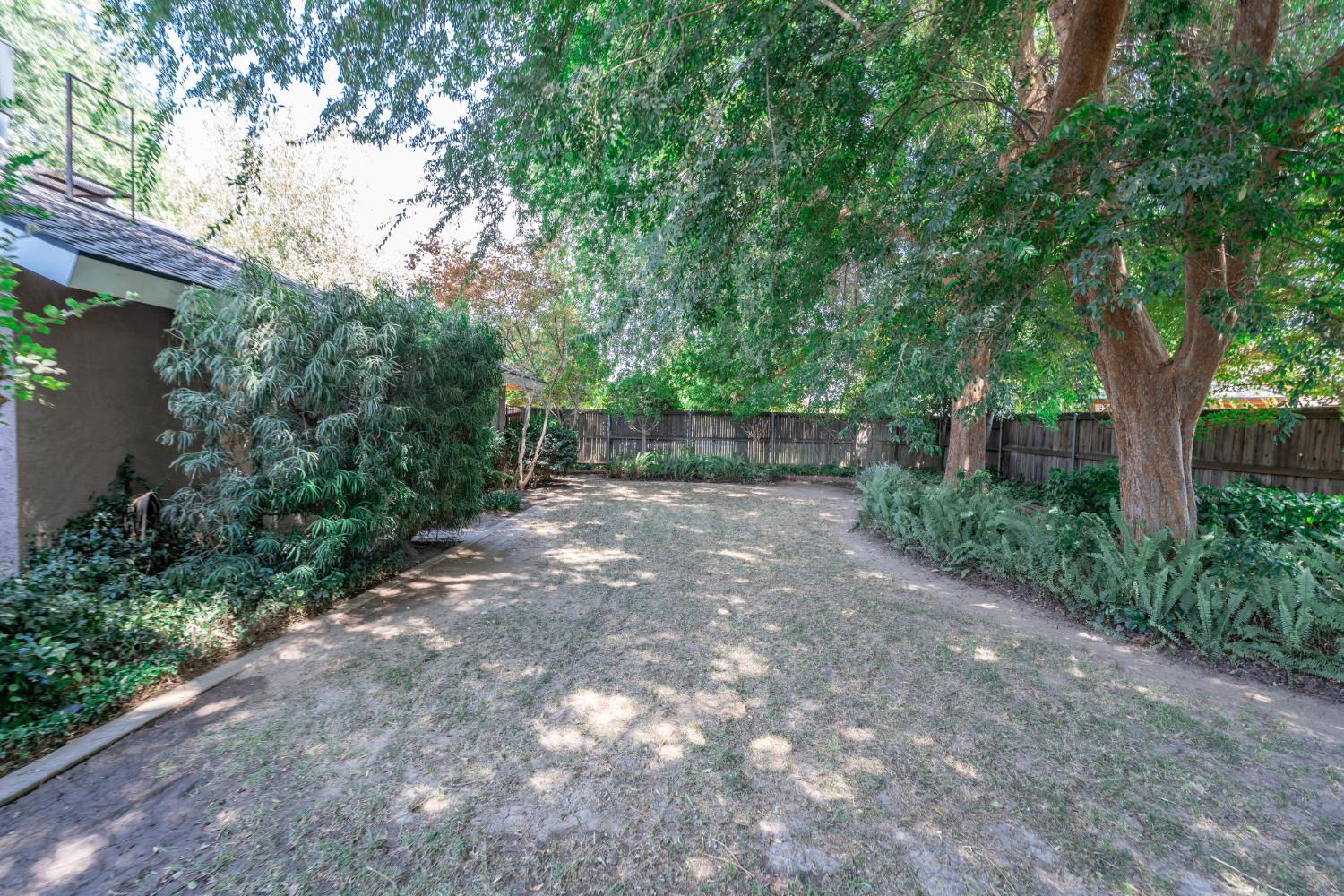708 Chateau Pl, Madera, CA 93637