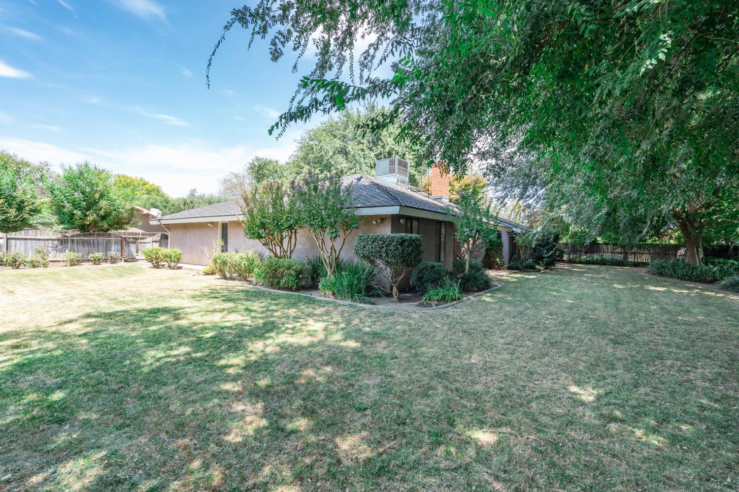 708 Chateau Pl, Madera, CA 93637