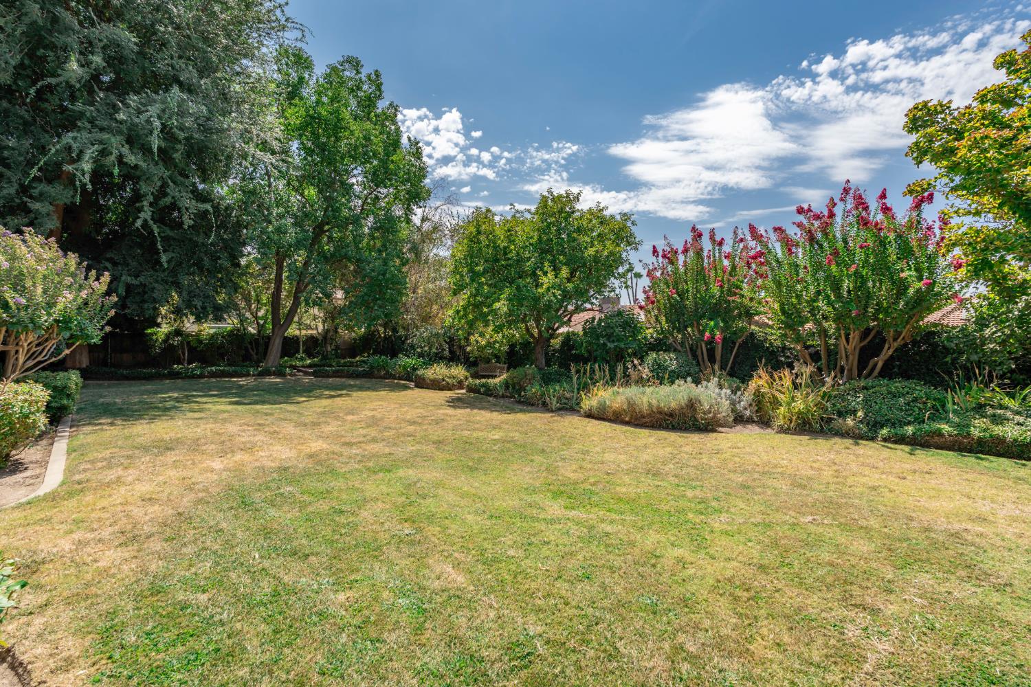 708 Chateau Pl, Madera, CA 93637