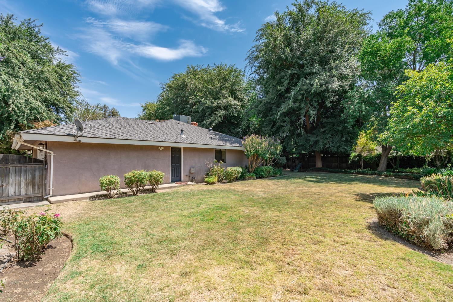 708 Chateau Pl, Madera, CA 93637