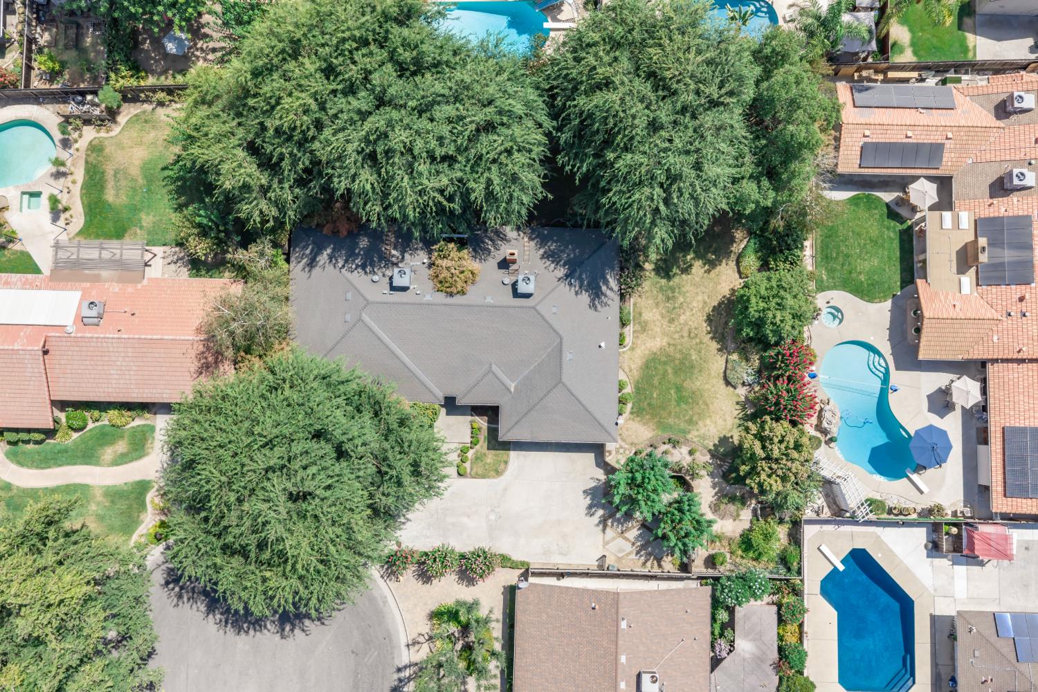 708 Chateau Pl, Madera, CA 93637