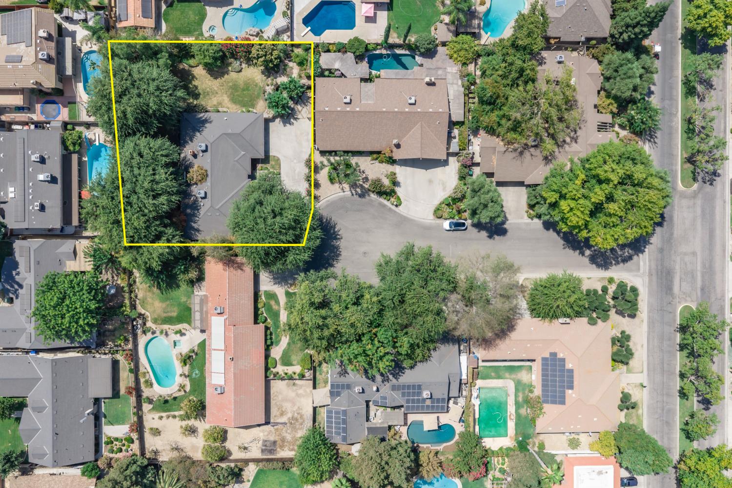 708 Chateau Pl, Madera, CA 93637