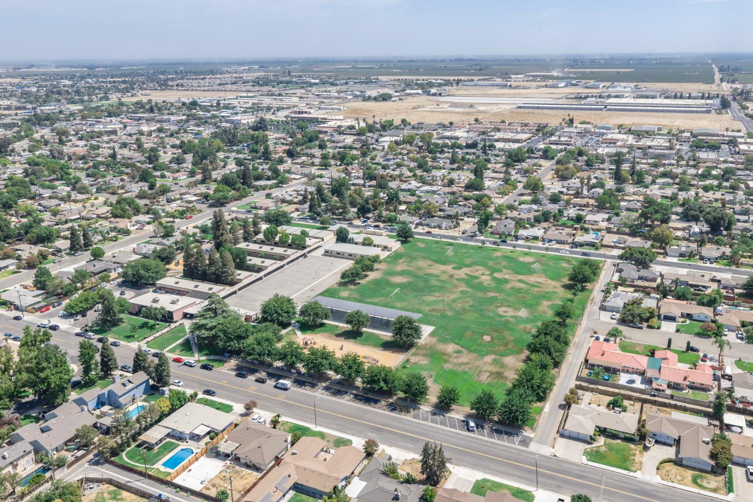 708 Chateau Pl, Madera, CA 93637