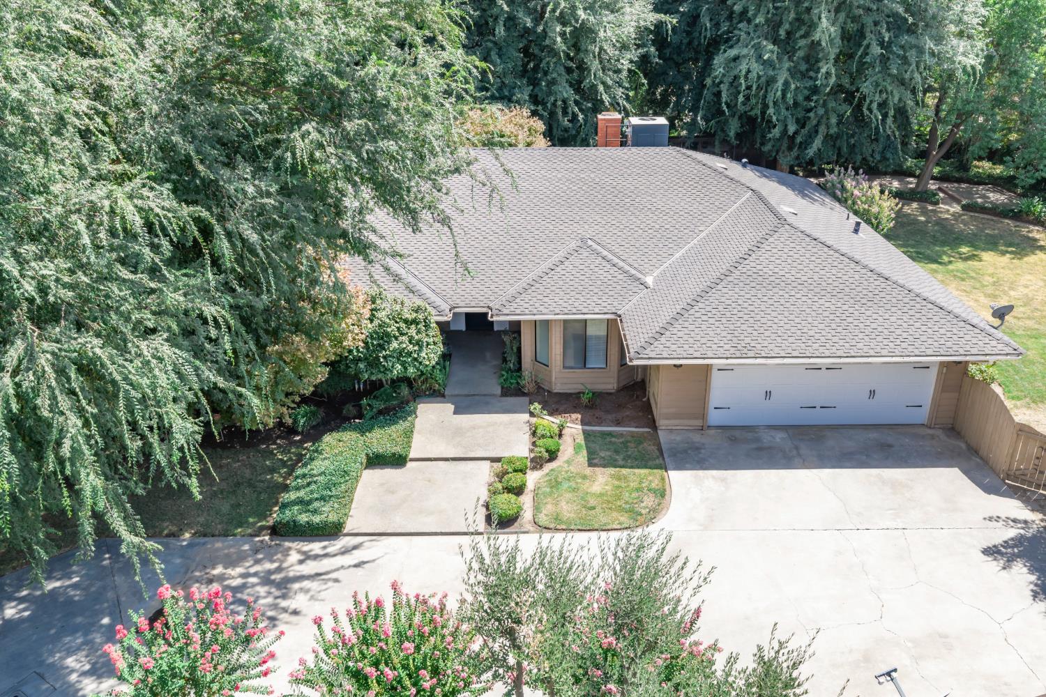 708 Chateau Pl, Madera, CA 93637
