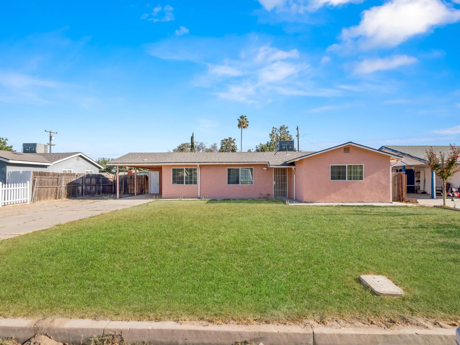 8687 E Khan St, Selma, CA 93662