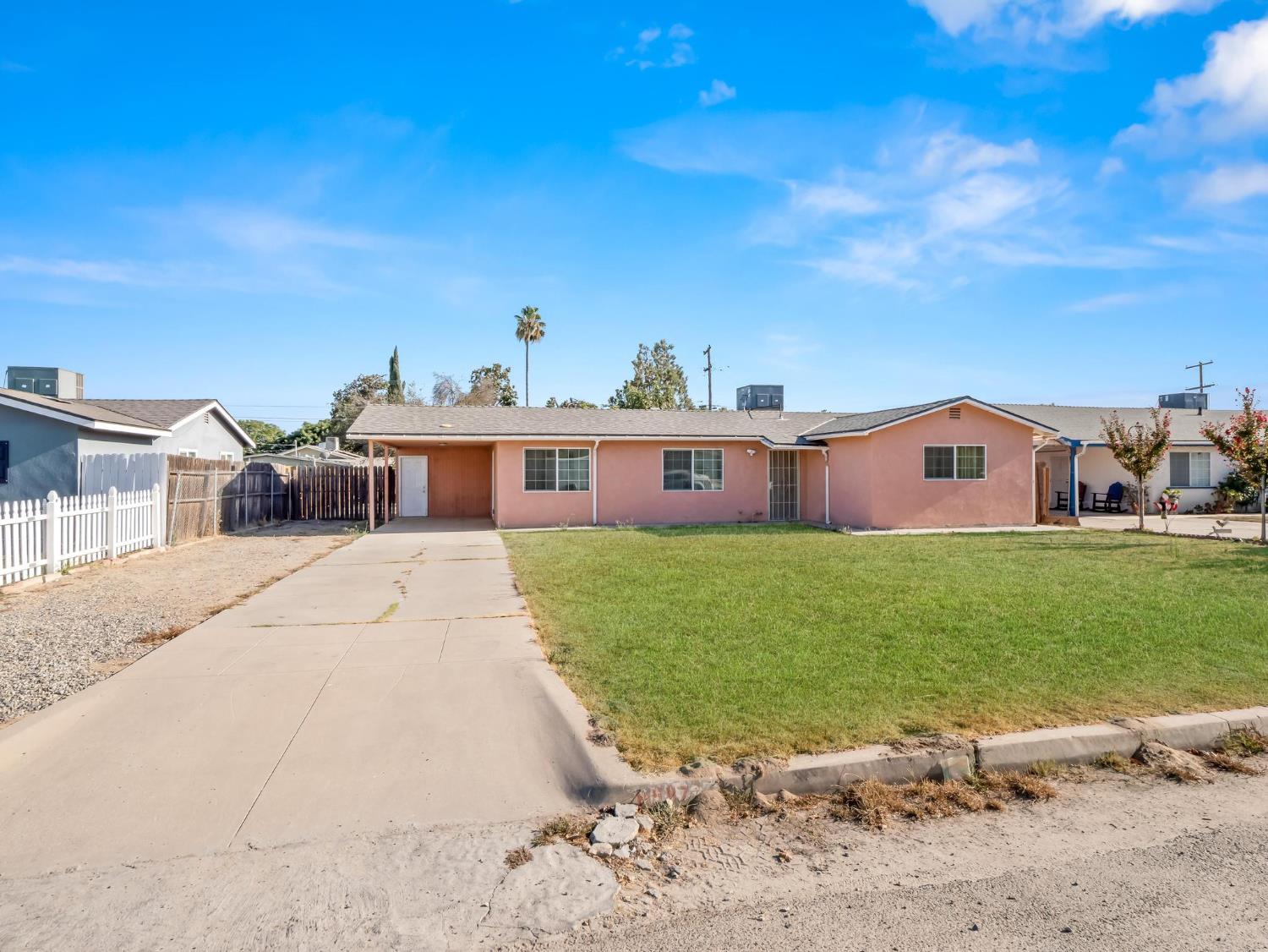 8687 E Khan St, Selma, CA 93662