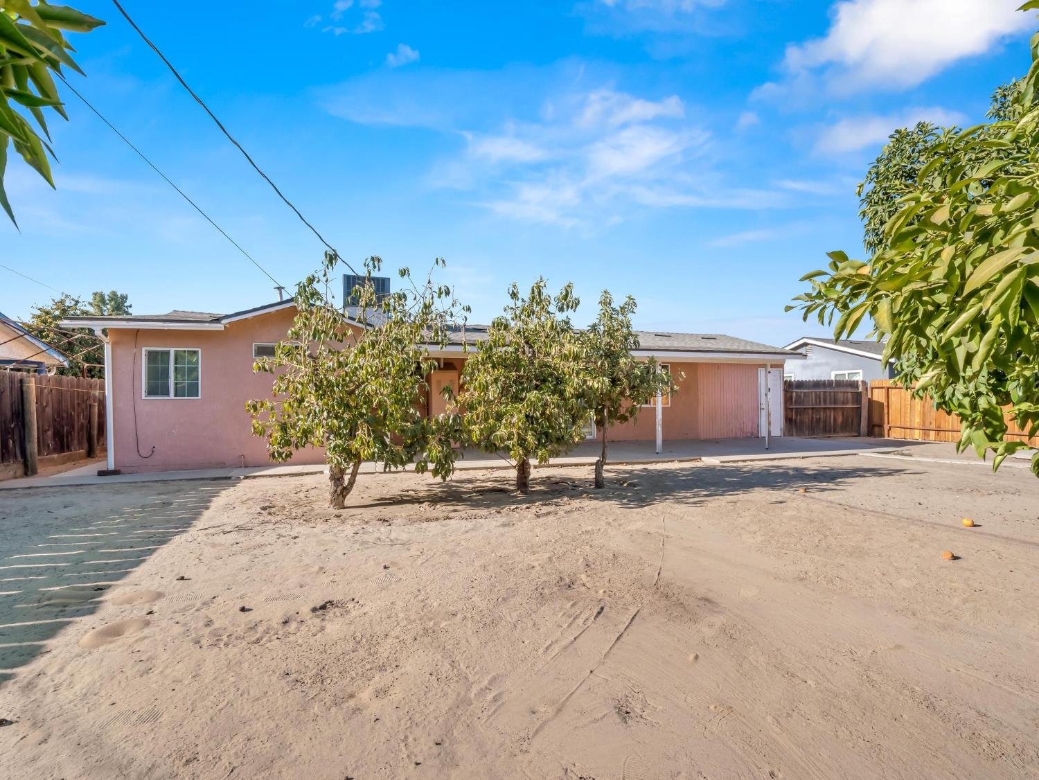 8687 E Khan St, Selma, CA 93662